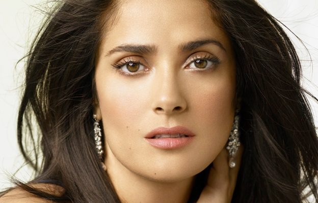 В роли не совсем адекватной  мамы, Сальма Хайек (Salma Hayek) рекламирует молоко.