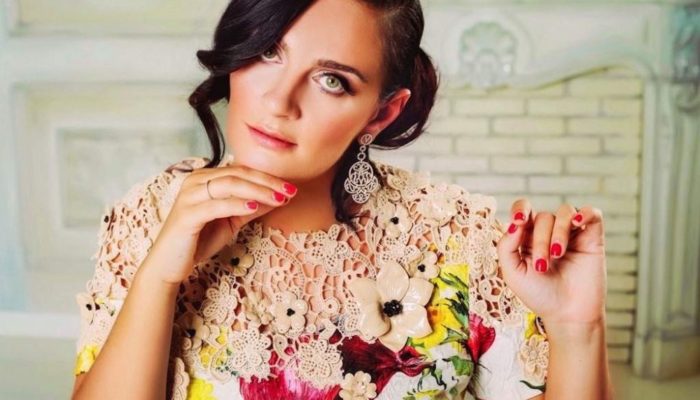 Елена Ваенга порадовала поклонников задорным снимком в мини