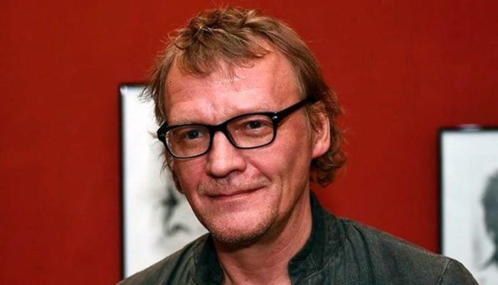 12 знаменитостей, которые усыновили детей и растят их как родных